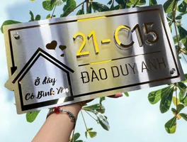 Bảng số nhà inox khắc ăn mòn hai tông bạc vàng họa tiết nhà slogan – Bảng Hiệu Vàng Bảng số nhà inox khắc ăn mòn chữ vàng họa tiết ngôi nhà slogan cá tính Bảng Hiệu Vàng